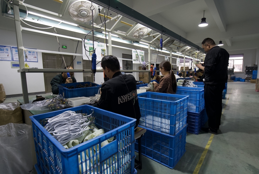 Ningbo Zhenpin Electrical Industry and Trade Co., Ltd. linea di produzione del fabbricante